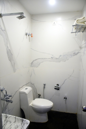 Bathroom 3, Hotel Gharonda, Garhwal