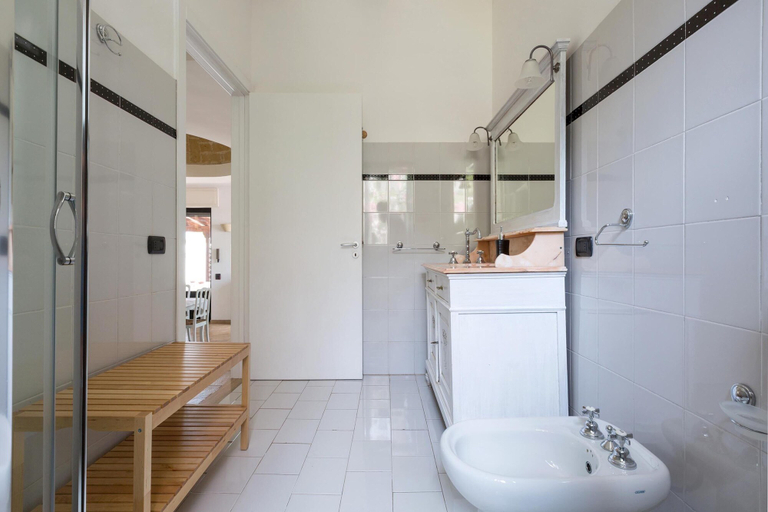 Bathroom 4, Villa Le Due Sorelle, Lecce