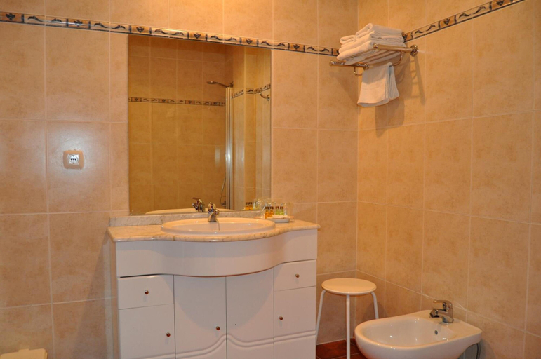Bathroom 4, Hotel Alonso de Monroy, Cáceres