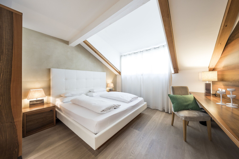 Bedroom 4, Boutique Hotel Zum Rosenbaum, Bolzano