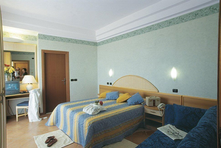 Bedroom 4, Corallo Hotel, Teramo