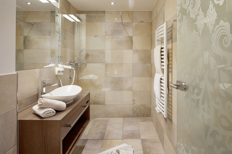 Bathroom 4, Romantik Hotel Zell am See, Zell am See