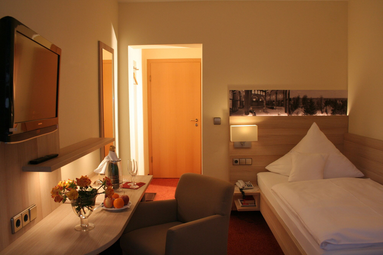 Bedroom 3, Hotel Sonnenhof, Calw