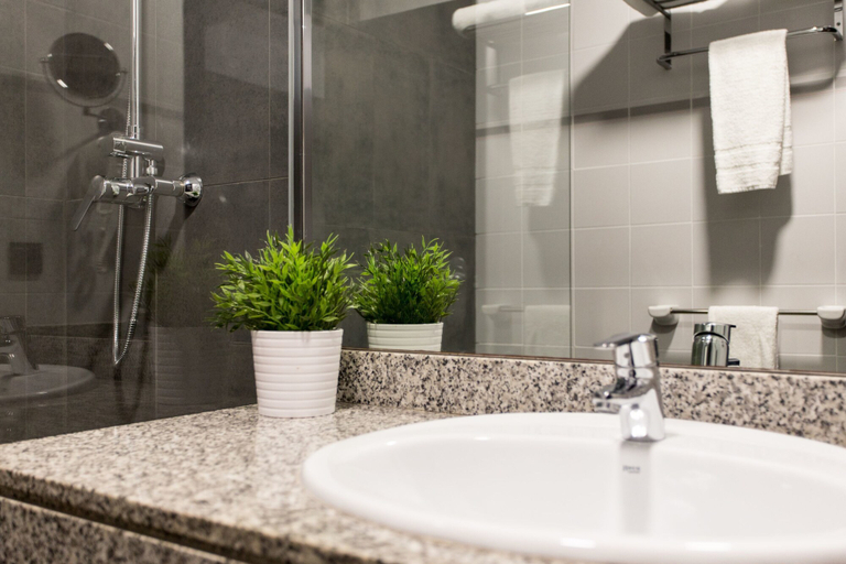 Bathroom 4, Hotel Malcom and Barret, Valencia
