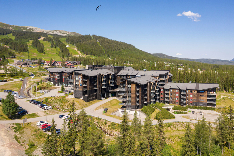 Exterior & Views