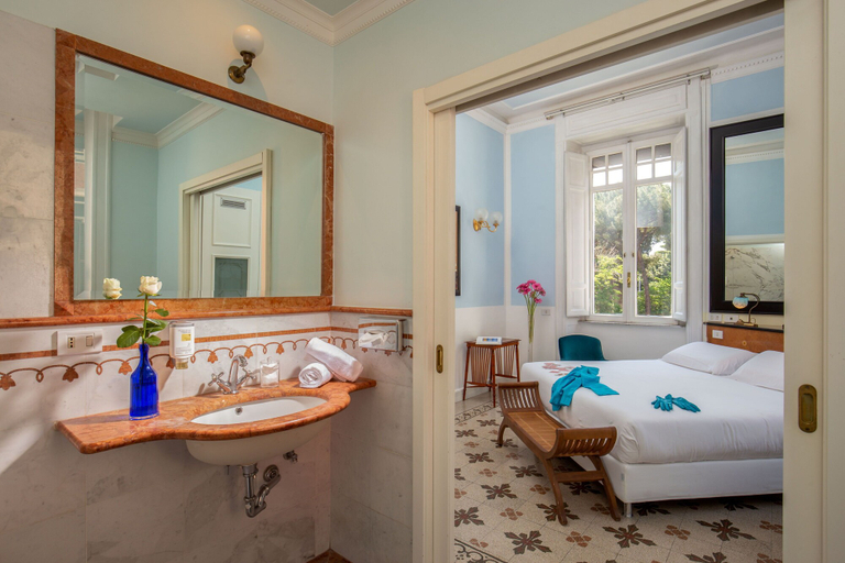 Bathroom 4, Hotel Emona Aquaeductus, Roma