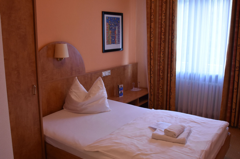 Bedroom 3, Hotel am Bahnhof, Limburg-Weilburg