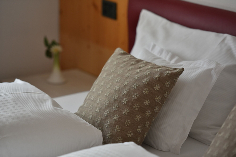 Bedroom 3, Hotel Posta, Sondrio