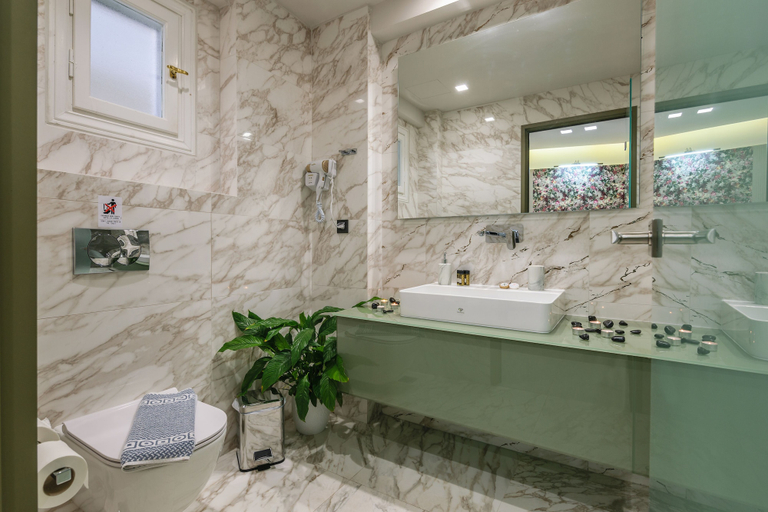Bathroom 4, Plaza Pallas, Ionian Islands