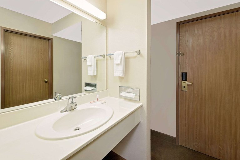 Bathroom 5, Days Inn by Wyndham Boonville, Cooper