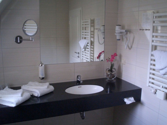 Bathroom 5, Hotel Doberaner Hof, Rostock