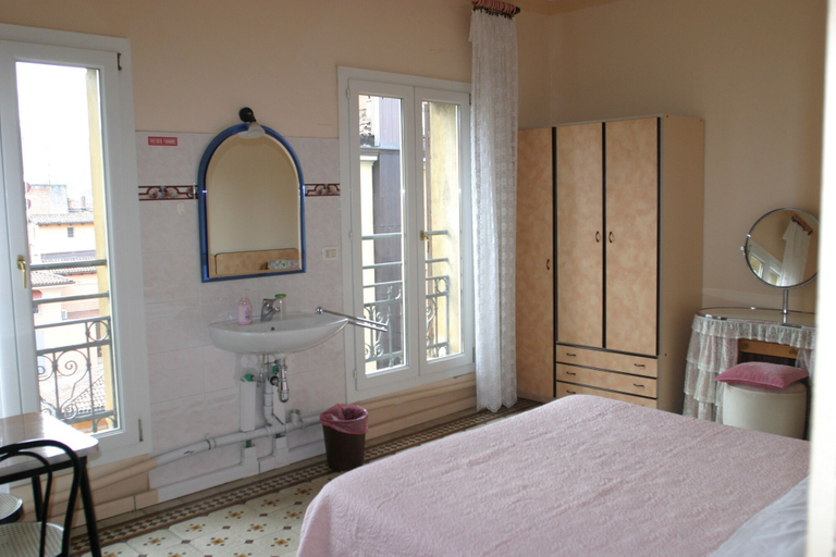 Bedroom 4, Albergo Panorama, Bologna