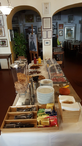 Food & Drinks