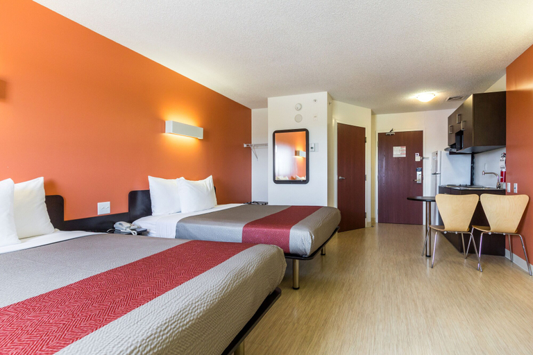 Bedroom 3, Motel 6 Kingston, ON, Frontenac