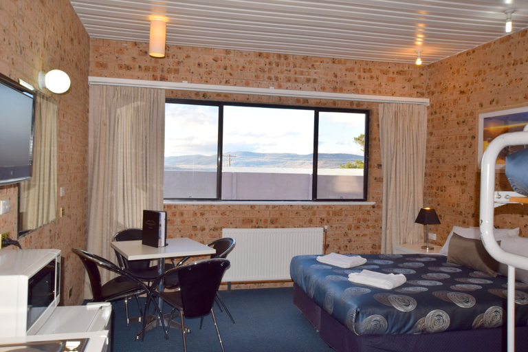 Bedroom 4, Alpine Resort Motel, Snowy River