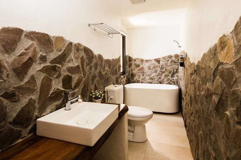 Bathroom 3, Haku Beach Days Inn, Pingtung
