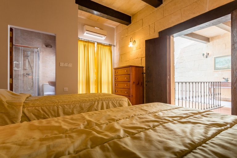 Bedroom 2, Ta Peppa