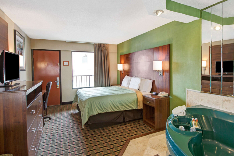 Bedroom 4, Days Inn by Wyndham Conover-Hickory, Catawba
