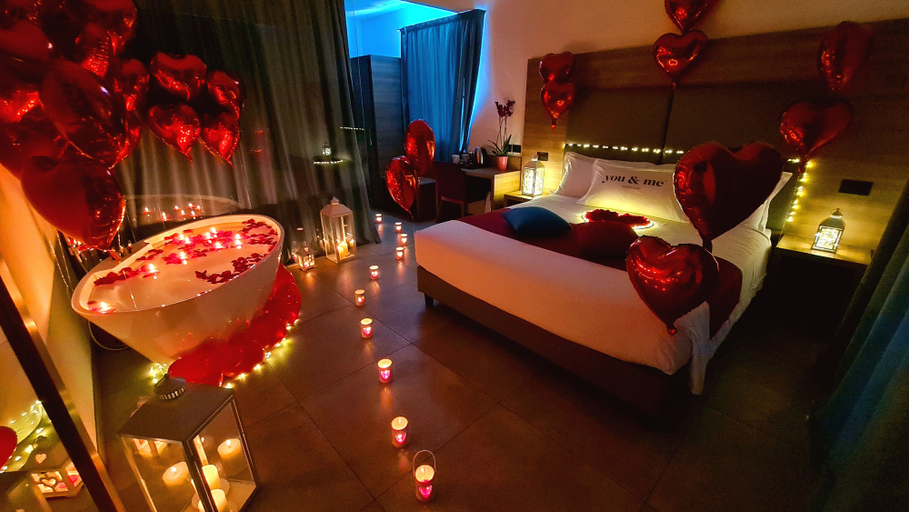 Bedroom 4, You & Me Beach Hotel, Rimini