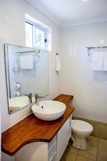 Bathroom 5, The Espiritu, Luganville