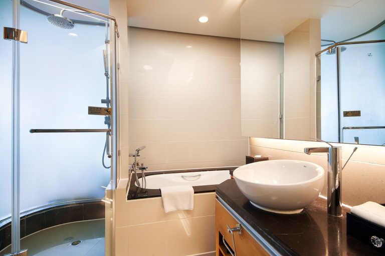 Bathroom 4, Regal Jinfeng Hotel, Shanghai