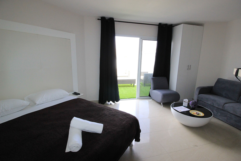 Bedroom 2, Rich Royal Suites