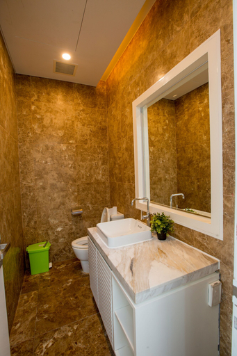 Bathroom 5, Luxury Yacht Villa, Da Nang
