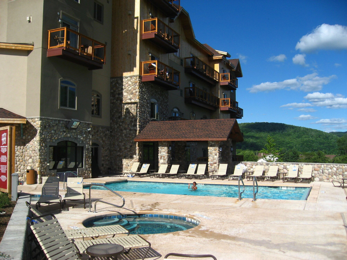 Exterior & Views 26