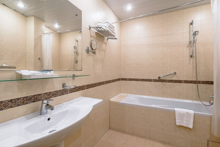 Bathroom 3, Aston Hotel, Sankt-Peterburg gorsovet