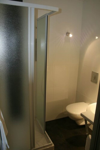 Bathroom 4, Hôtel Atlantic, Charente-Maritime