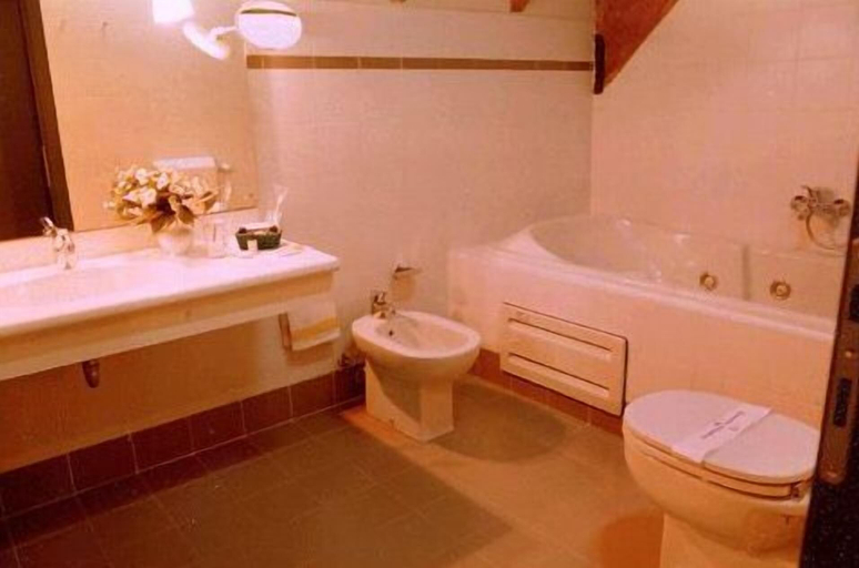Bathroom 4, Hotel & Loisir Le Ruote, Piacenza