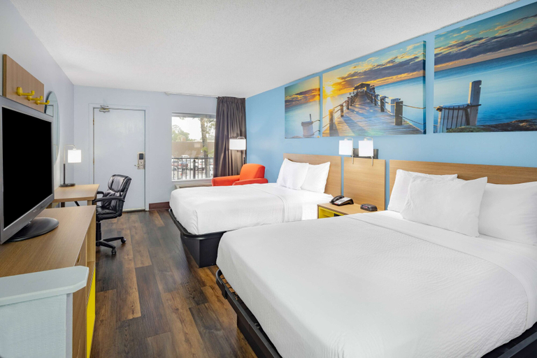 Bedroom 2, Days Inn by Wyndham Pensacola I-10, Escambia