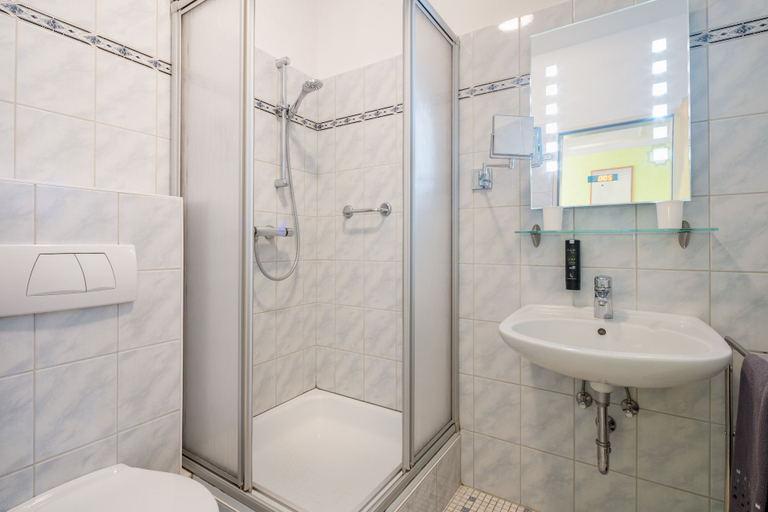 Bathroom 5, Heidehotel Bockelmann, Heidekreis