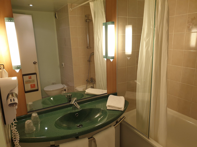 Bathroom 3, ibis Belfort Danjoutin, Territoire de Belfort
