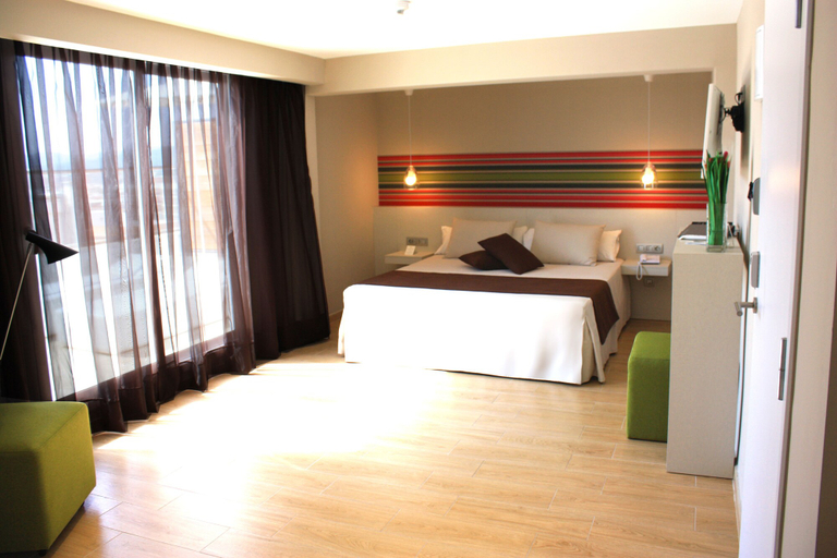 Bedroom 3, ALEGRIA Plaza Paris, Girona