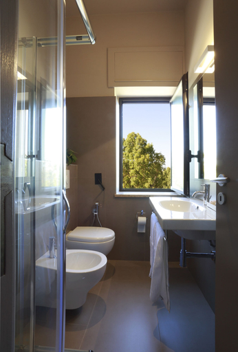 Bathroom 4, Hotel Aloisi, Lecce