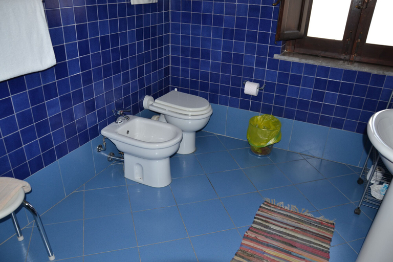 Bathroom 4, Casa Orioles, Palermo