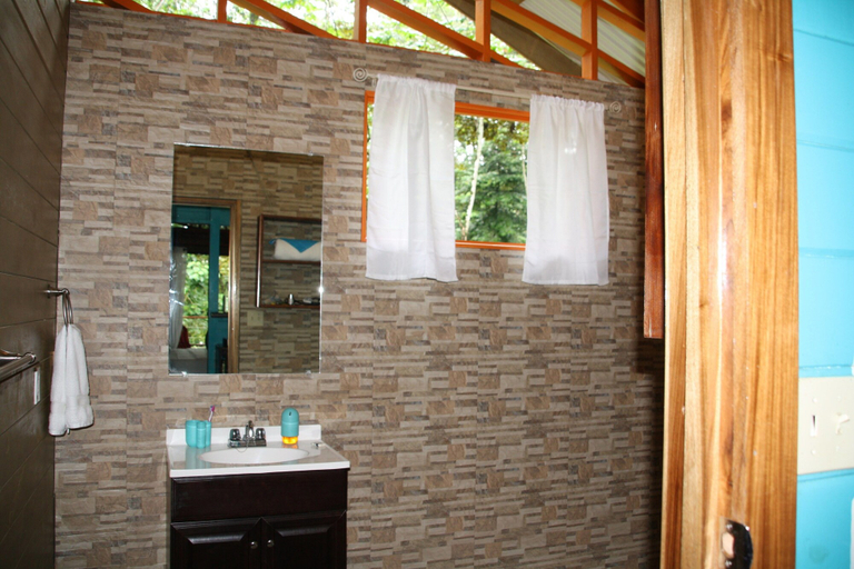 Bathroom 3, Surf Break at Paunch, Bocas del Toro
