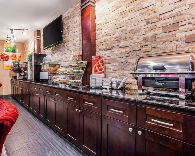 Food & Drinks 5, Quality Inn & Suites Des Moines Airport, Polk