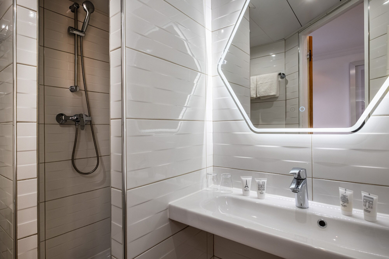 Bathroom 4, Hotel Marena, Paris