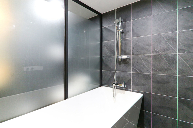 Bathroom 3, Louis Hotel, Sasang