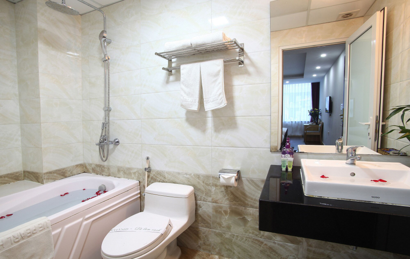 Bathroom 4, Blue Pearl Hotel, Cầu Giấy