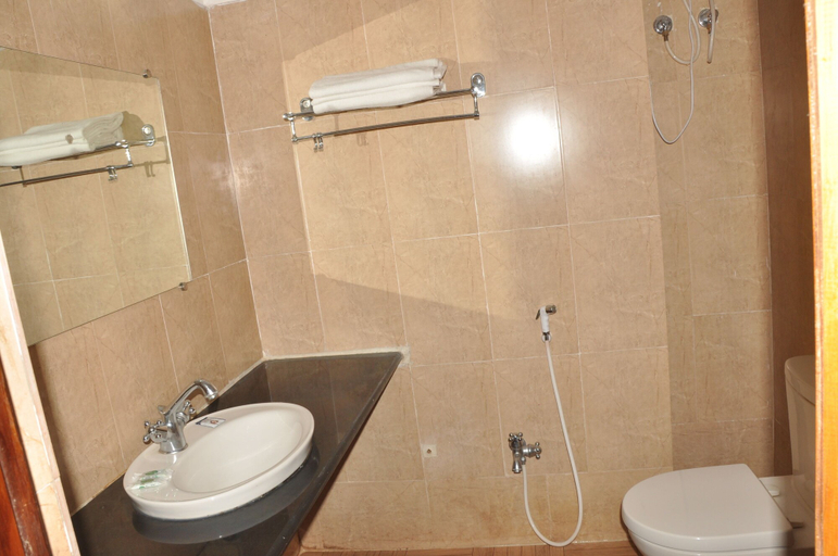 Bathroom 4, Hotel Naren Palace, Puri
