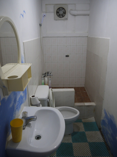 Bathroom 4, G.T. Guest House, Saipan