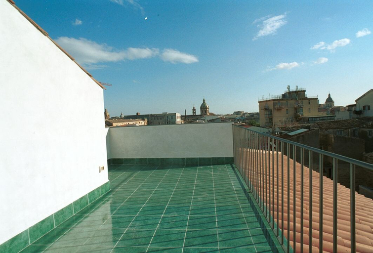 Others, Casa Orioles, Palermo