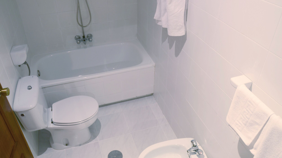 Bathroom 4, Hotel El Coloso, Cádiz