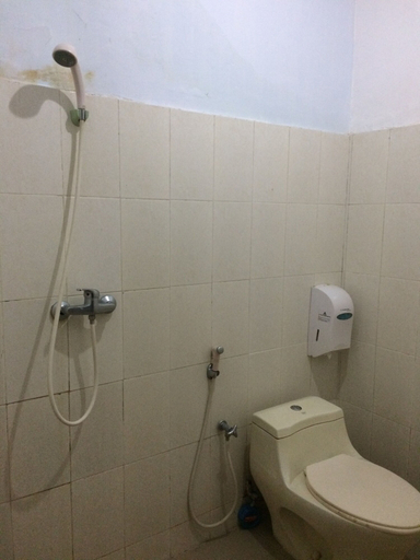 Bathroom, HOTEL CROWN MATARAM, Lombok