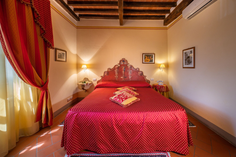 Bedroom 4, Villa Borgo San Pietro, Arezzo