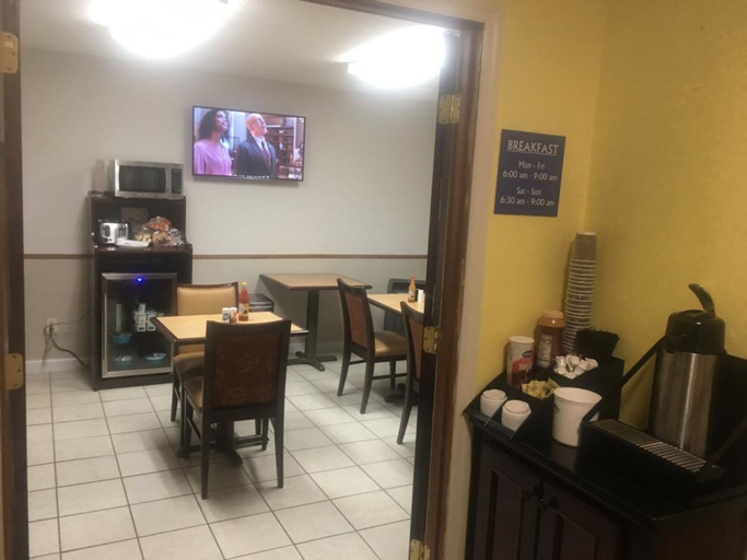 Food & Drinks 4, Loyalty Inn Hawkinsville, Pulaski