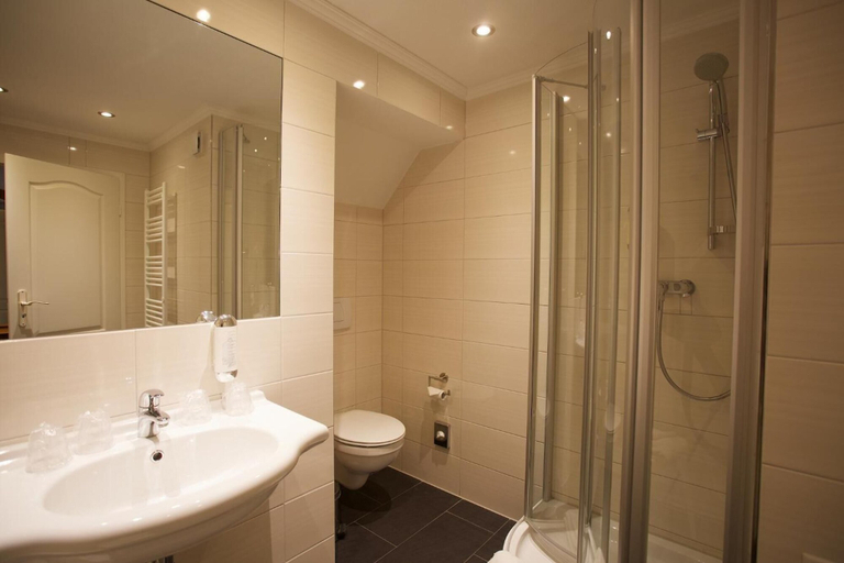 Bathroom 5, Hotel Doberaner Hof, Rostock